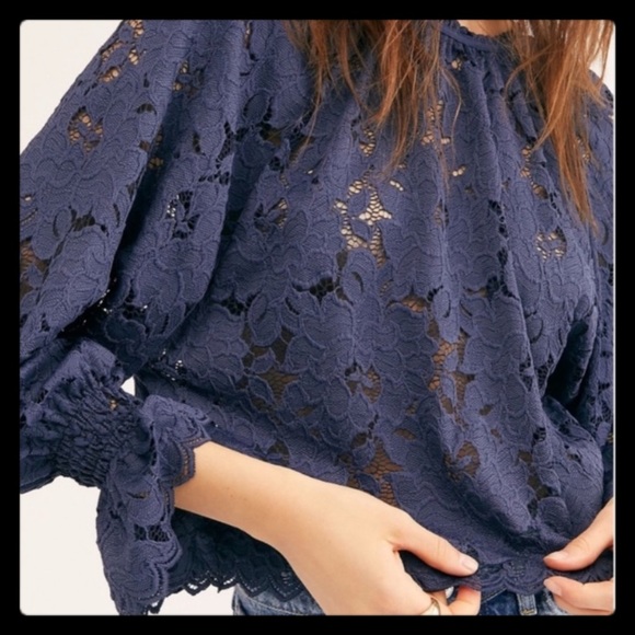❤️Free People Olivia Lace Tee Shirt in Blue XS - Picture 2 of 11